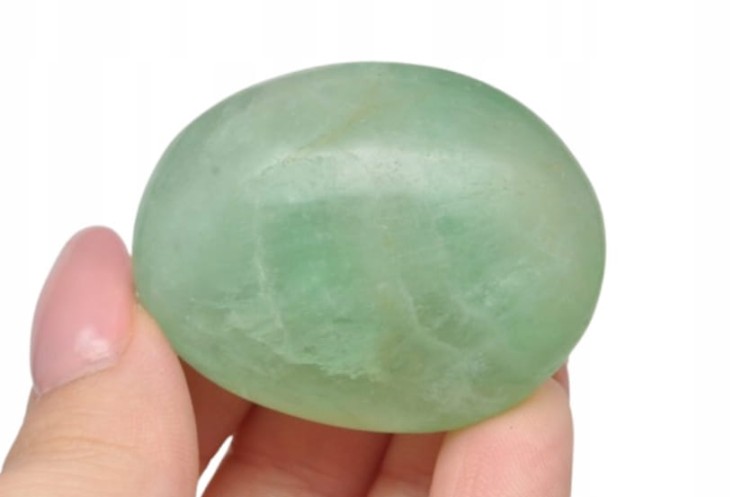 * FLUORYT MADAGASKAR DO MASAŻU INTERESUJĄCY MINERAŁ NR FG08 *