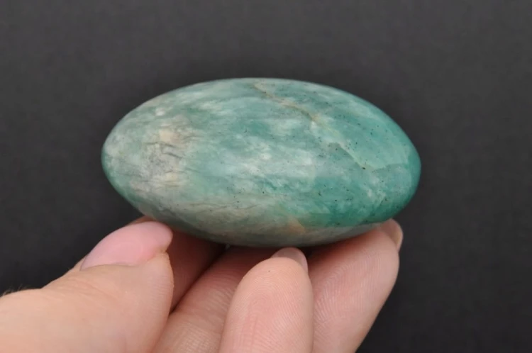 * AMAZONIT MADAGASKAR SZLIFOWANY ZACHWYCAJĄCY MINERAŁ DO MASAŻU NR APG08 *