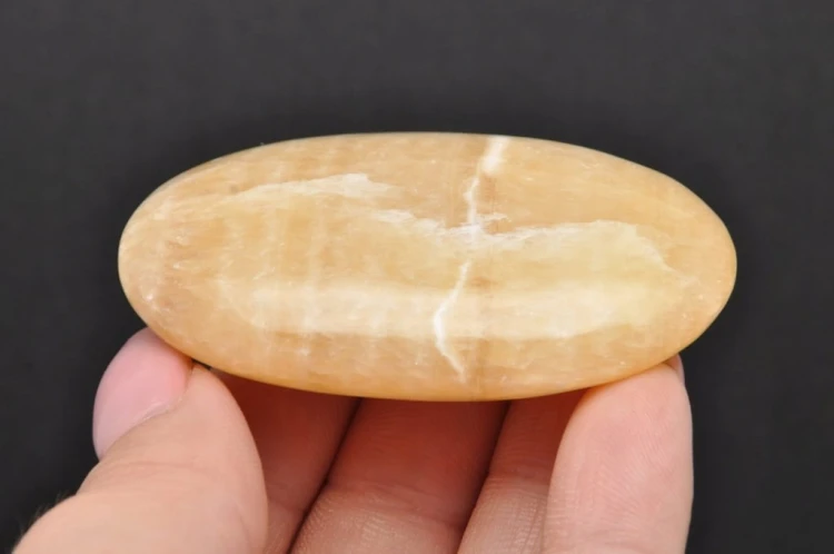 * KALCYT ŻÓŁTY PAKISTAN NATURALNY MINERAŁ BARDZO ŁADNY POLER NR GKP05 *