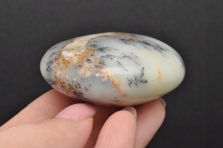 * OPAL DENDRYCZNY, DENDRYTOWY MADAGASKAR IDEALNY DO MASAŻU KOLOROWY GOD05 *