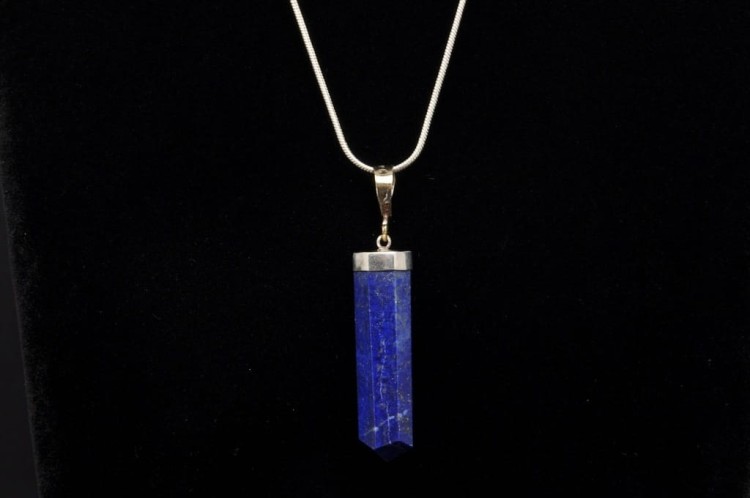 * LAPIS LAZULI ZAWIESZKA NIEBIESKI OKAZ Z BŁYSZCZĄCYMI DROBINAMI NR 10 *