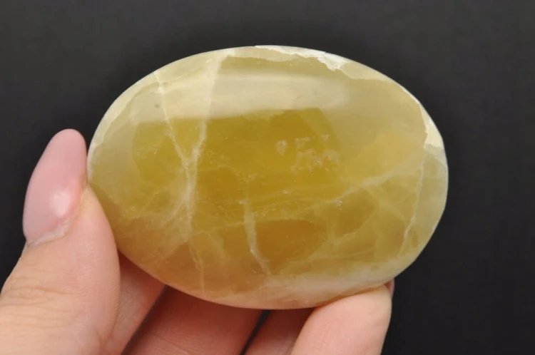 * KALCYT ŻÓŁTY PAKISTAN NATURALNY CIEKAWA BARWA ŻÓŁTY MINERAŁ NR GKŻ01 *