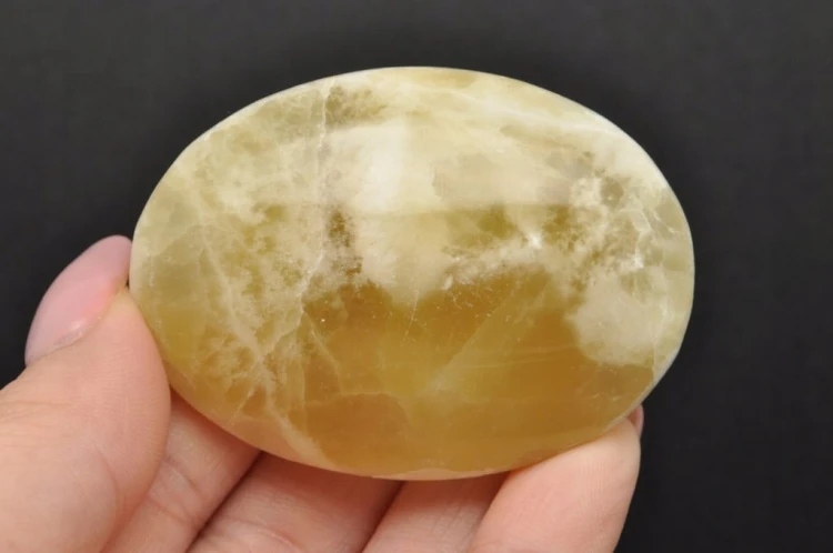 * KALCYT ŻÓŁTY PAKISTAN NATURALNY CIEKAWA BARWA ŻÓŁTY MINERAŁ NR GKŻ01 *