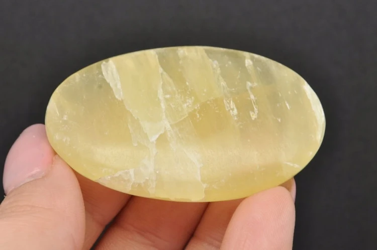 * KALCYT ŻÓŁTY PAKISTAN FANTASTYCZNY MINERAŁ DO DEKORACJI NR GKŻ03 *