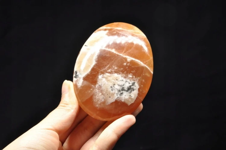 * KALCYT POMARAŃCZOWY BRZOSKWINIOWY POLEROWANY MINERAŁ PIĘKNA BARWA NR 2 *