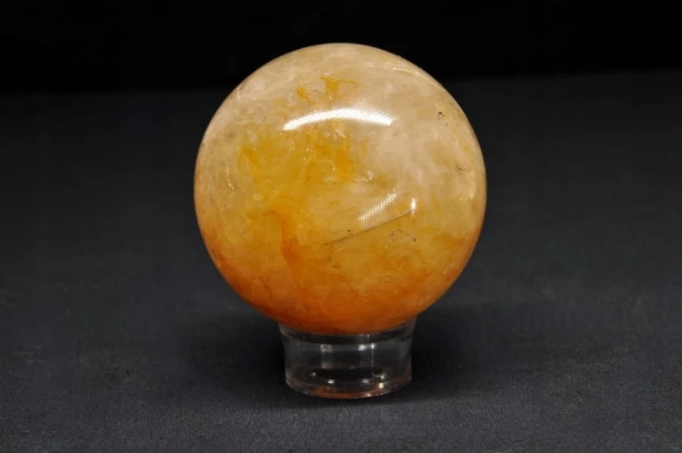 * KWARC Z LIMONITEM MADAGASKAR ŚLICZNA KULA O POMARAŃCZOWYM KOLORZE NR 2 *