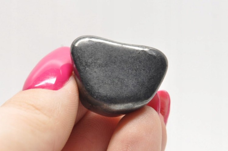 * SZUNGIT ROSJA PERFEKCYJNY POLEROWANY BĘBNOWANY MINERAŁ NR 9 *