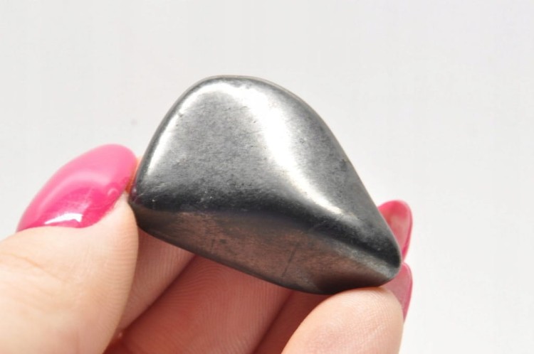* SZUNGIT ROSJA NATURALNY MINERAŁ CIEKAWY KSZTAŁT NR 6 *