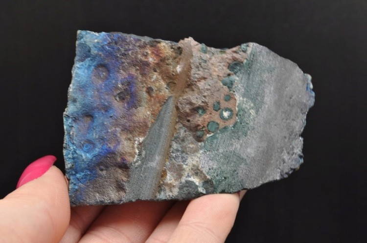 * KWARC TYTAN AURA BRAZYLIA ZJAWISKOWY MINERAŁ MIENIĄCY SIĘ KOLOR NR 17 *