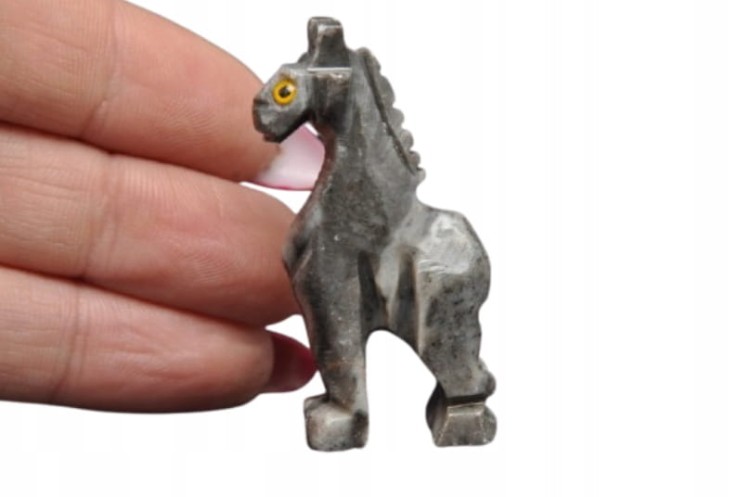 * STEATYT KAMIEŃ MYDLANY PERU FIGURKA ŻYRAFA SŁODKA POLEROWANA FIGURKA 17 *