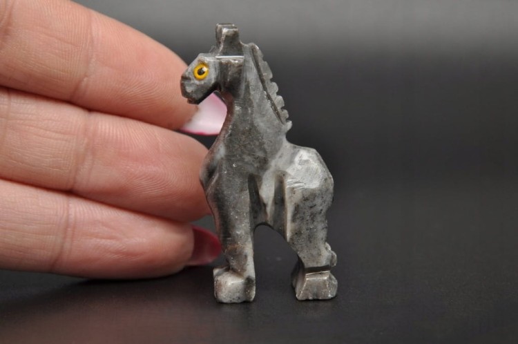 * STEATYT KAMIEŃ MYDLANY PERU FIGURKA ŻYRAFA SŁODKA POLEROWANA FIGURKA 17 *