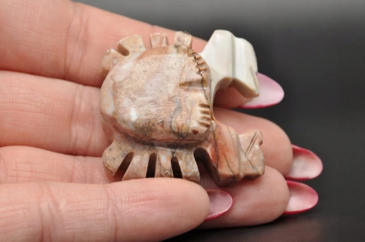 * STEATYT KAMIEŃ MYDLANY PERU FIGURKA KRAB SUPER BARWA MINERAŁ NR 8 *