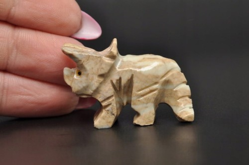 * STEATYT KAMIEŃ MYDLANY FIGURKA DINOZAUR TRICERATOPS DOBRA JAKOŚĆNR 6 *