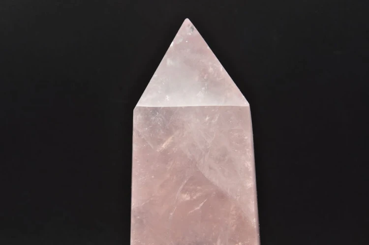 * KWARC RÓŻOWY MADAGASKAR PRZEPIĘKNA RÓŻOWA BARWA SUPER JAKOŚĆ OBELISK NR 3