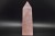 * KWARC RÓŻOWY MADAGASKAR PRZEPIĘKNA RÓŻOWA BARWA SUPER JAKOŚĆ OBELISK NR 3