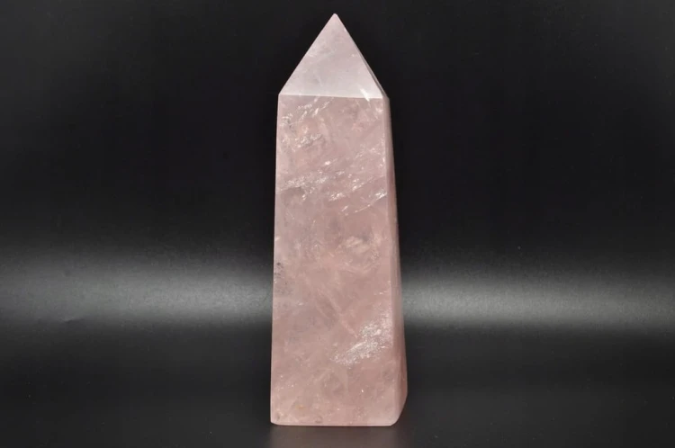 * KWARC RÓŻOWY MADAGASKAR PRZEPIĘKNA RÓŻOWA BARWA SUPER JAKOŚĆ OBELISK NR 3