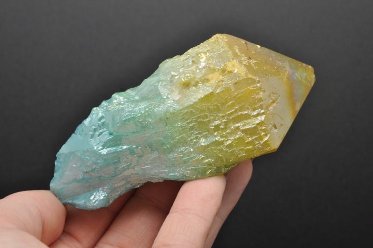 * KWARC AURA WIELOKOLOROWY MINERAŁ INTERESUJĄCA BARWA OKAZ DO KOLEKCJI 3 *