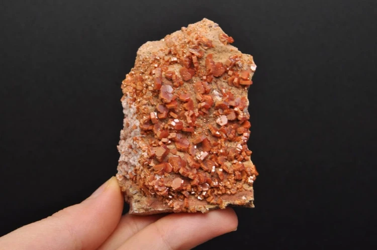 * WANADYNIT MAROKO ŚLICZNY MINERAŁ SUROWY STOJĄCY OKAZ NR 3 *