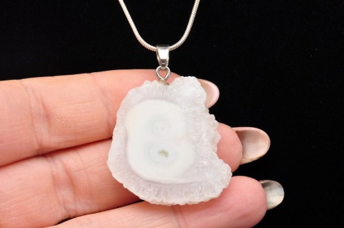 * CHALCEDON BRAZYLIA UROCZA ATRAKCYJNA ZAWIESZKA JASNA BARWA NR 6 *