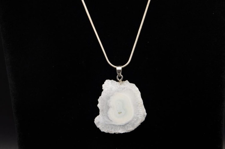 * CHALCEDON BRAZYLIA UROCZA ATRAKCYJNA ZAWIESZKA JASNA BARWA NR 6 *