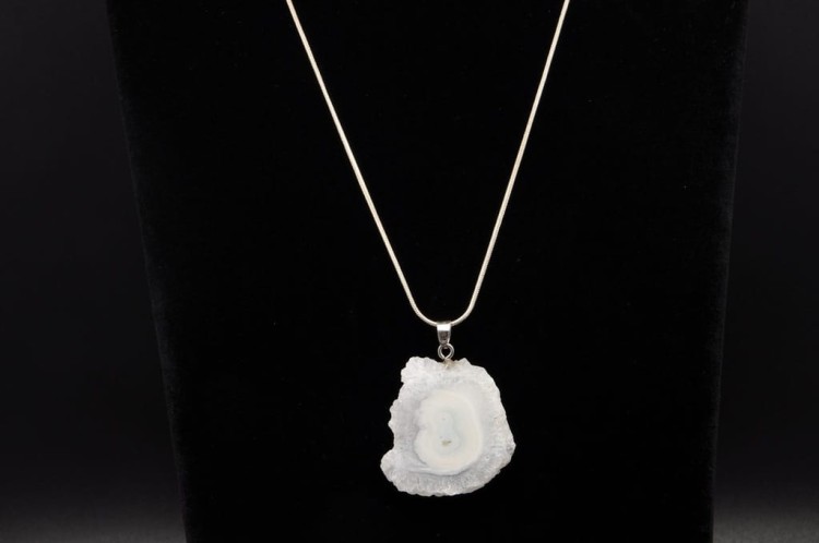 * CHALCEDON BRAZYLIA UROCZA ATRAKCYJNA ZAWIESZKA JASNA BARWA NR 6 *