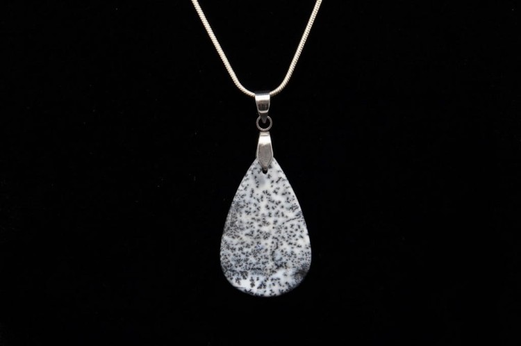 * OPAL DENDRYTOWY KAMIEŃ NATURALNY ZAWIESZKA W KSZTAŁCIE ŁEZKI NR 11 *