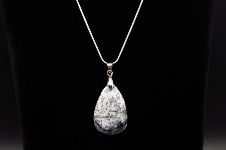 * OPAL DENDRYTOWY ZAWIESZKA KAMIEŃ NATURALNY EFEKTOWNY WZÓR NR 5 *