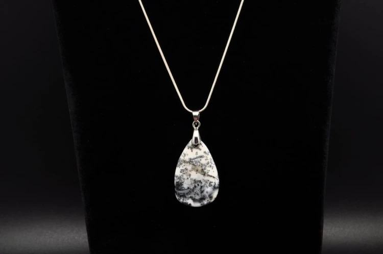 * OPAL DENDRYTOWY ZAWIESZKA KAMIEŃ NATURALNY EFEKTOWNY WZÓR NR 5 *