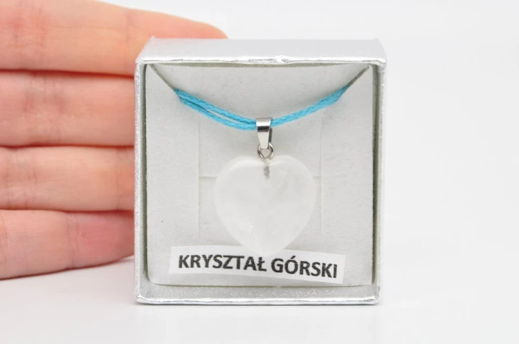 * KRYSZTAŁ GÓRSKI ŚLICZNA ZAWIESZKA SERDUSZKO Z KOLOROWYM SZNURKIEM NR 28 *
