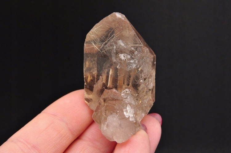 * KWARC Z RUTYLEM NATURALNY KAMIEŃ DOSKONAŁA JAKOŚĆ MINERAŁ NR 10 *