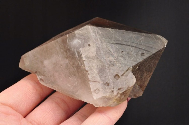 * KWARC Z RUTYLEM ŚLICZNY MINERAŁ ZJAWISKOWE INKLUZJE RUTYLU NR 1 *