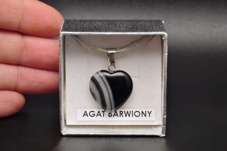 * AGAT ZAWIESZKA SERCE CZARNA BARWA ELEGANCKA BIŻUTERIA NA CO DZIEŃ NR 43 *
