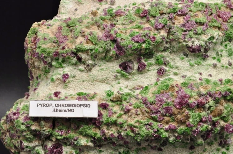 * PIROP CHROMODIOPSYD INTERESUJĄCY DUŻY OKAZ 3,5 KG DOSKONAŁY DO KOLEKCJI *