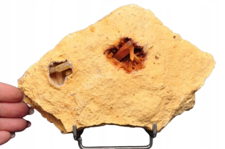 * KWARC W RYOLICIE DWIE GEODY KWARCOWE WĘGRY NATURALNY MINERAŁ NR 2 *