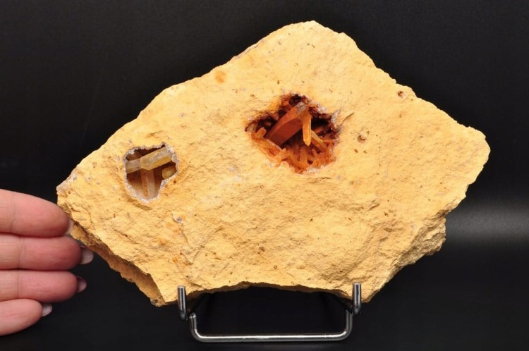 * KWARC W RYOLICIE DWIE GEODY KWARCOWE WĘGRY NATURALNY MINERAŁ NR 2 *