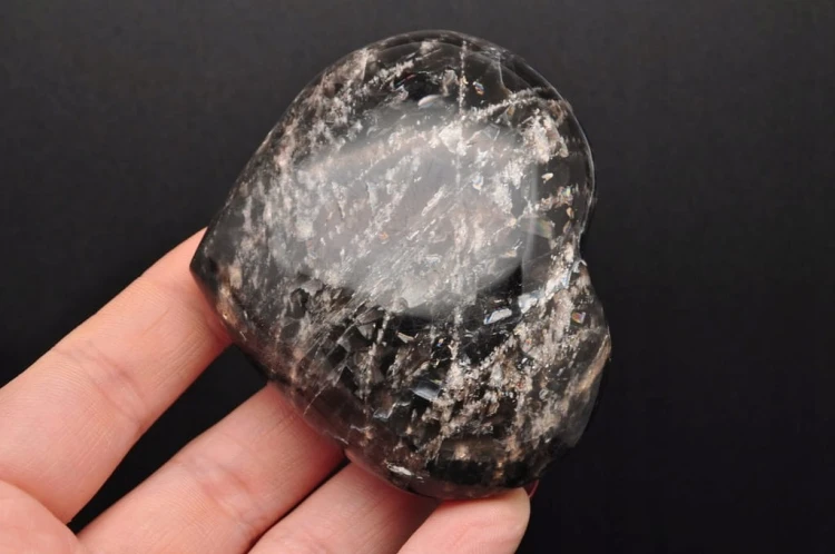 * KAMIEŃ KSIĘŻYCOWY MOONSTONE SERCE PIĘKNA BŁYSZCZĄCA POŚWIATA OKAZ NR H81