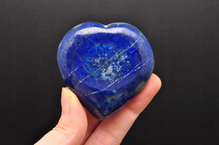 * LAPIS LAZULI AFGANISTAN ŚLICZNE SERCE POLEROWANY OKAZ H92 *
