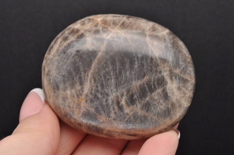 * KAMIEŃ KSIĘŻYCOWY MOONSTONE DOBRA JAKOŚĆ ŚWIETNY POŁYSK MINERAŁ NR GM03 *