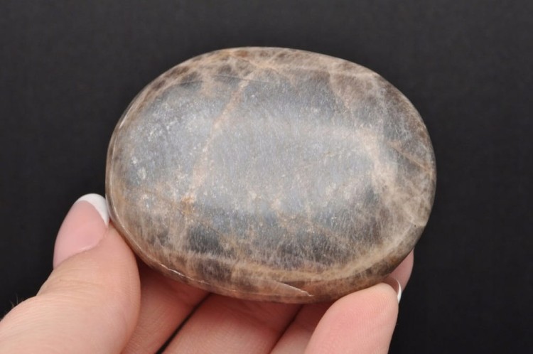 * KAMIEŃ KSIĘŻYCOWY MOONSTONE DOBRA JAKOŚĆ ŚWIETNY POŁYSK MINERAŁ NR GM03 *
