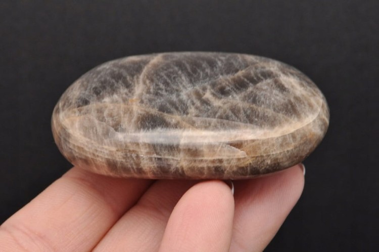 * KAMIEŃ KSIĘŻYCOWY MOONSTONE DOBRA JAKOŚĆ ŚWIETNY POŁYSK MINERAŁ NR GM03 *