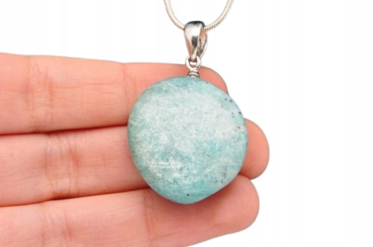 * AMAZONIT MADAGASKAR ZAWIESZKA Z IRYZACJĄ NATURALNY MINERAŁ NR 12