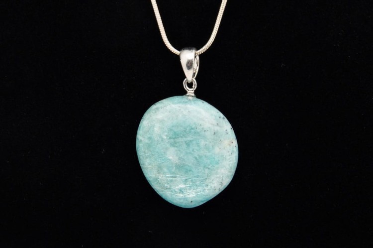 * AMAZONIT MADAGASKAR ZAWIESZKA Z IRYZACJĄ NATURALNY MINERAŁ NR 12