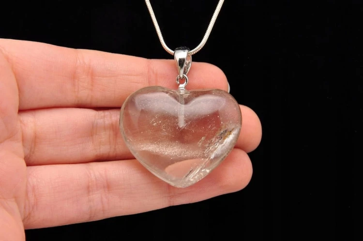 * KWARC DYMNY WYJĄTKOWA ZAWIESZKA SERCE NATURALNY MINERAŁ NR 35 *