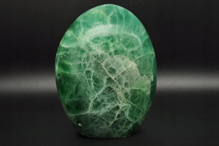 * FLUORYT MADAGASKAR MINERAŁ ZE ŚCIĘTĄ PODSTAWĄ PIĘKNA ZIELONA BARWA NR 1 *