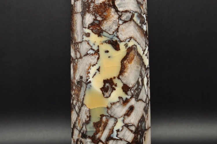 * CHALCEDON OPAL BREKCJA PIĘKNY OBELISK CIEKAWE POŁĄCZENIE MINERAŁÓW NR 1 *
