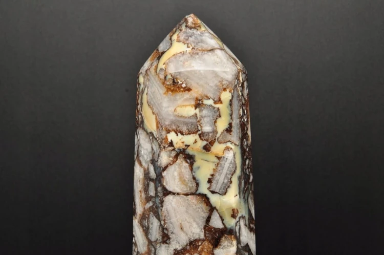 * CHALCEDON OPAL BREKCJA PIĘKNY OBELISK CIEKAWE POŁĄCZENIE MINERAŁÓW NR 1 *