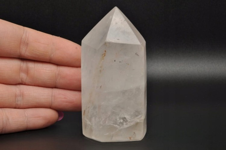 * KRYSZTAŁ GÓRSKI OBELISK WIEŻA SZLIFOWANA BEZBARWNY MINERAŁ NR 7 *