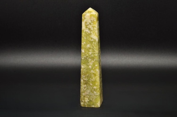 * SERPENTYNIT SERPENTYN BARDZO INTENSYWNY KOLOR ZIELONY OBELISK WIEŻA NR 3