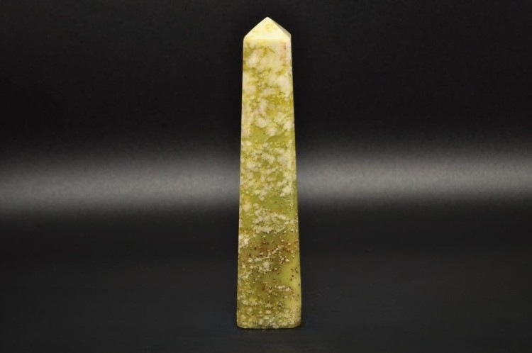 * SERPENTYNIT SERPENTYN BARDZO INTENSYWNY KOLOR ZIELONY OBELISK WIEŻA NR 3