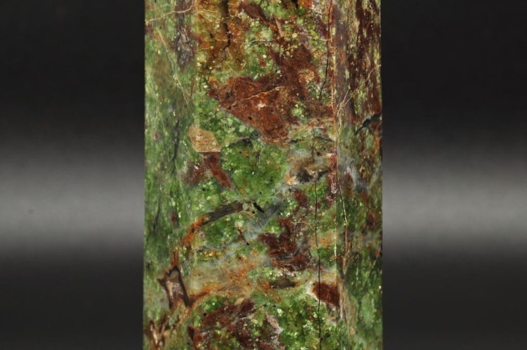 * CHRYZOOPAL OPAL PRAZOWY OBELISK WIEŻA ZIELONY KOLOR CIEKAWY PRZEKRÓJ NR 3